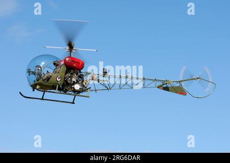 Un hélicoptère Bell 47G de la Royal New Zealand Air Force en vol, Nouvelle-Zélande. Banque D'Images