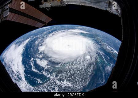 Ouragan Dorian alors que la tempête secouait le nord-ouest des Bahamas. Banque D'Images
