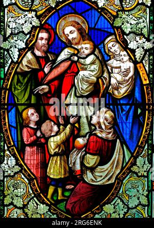 Suffer the Little Children, bénédiction par Jésus, vitrail, par Ward & Hughes, 1869, Stanhoe Church, Norfolk, Angleterre Banque D'Images