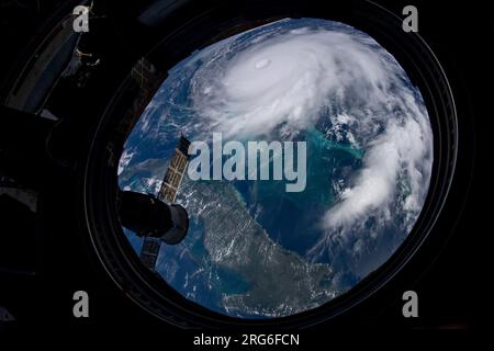 2 septembre 2019 - ouragan Dorian alors que la tempête frappe le nord-ouest des Bahamas. Banque D'Images