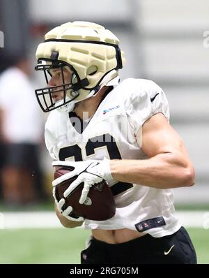 Metairie, États-Unis. 07 août 2023. Foster Moreau (82 ans) attrape une passe pendant le camp d’entraînement des Saints de la Nouvelle-Orléans à l’Ochsner Sports Performance Center Indoor Facility à Metairie, Louisiane, le lundi 7 août 2023. (Photo de Peter G. Forest/Sipa USA) crédit : SIPA USA/Alamy Live News Banque D'Images