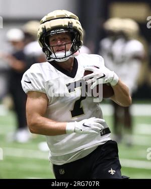 Metairie, États-Unis. 07 août 2023. Taysom Hill (7) court après la prise pendant le camp d'entraînement des Saints de la Nouvelle-Orléans à l'Ochsner Sports Performance Center Indoor Facility à Metairie, Louisiane, le lundi 7 août 2023. (Photo de Peter G. Forest/Sipa USA) crédit : SIPA USA/Alamy Live News Banque D'Images