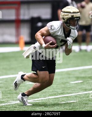 Metairie, États-Unis. 07 août 2023. Le quarterback Taysom Hill (7 ans) participe à un exercice pendant le camp d'entraînement des Saints de la Nouvelle-Orléans à l'Ochsner Sports Performance Center Indoor Facility à Metairie, Louisiane, le lundi 7 août 2023. (Photo de Peter G. Forest/Sipa USA) crédit : SIPA USA/Alamy Live News Banque D'Images