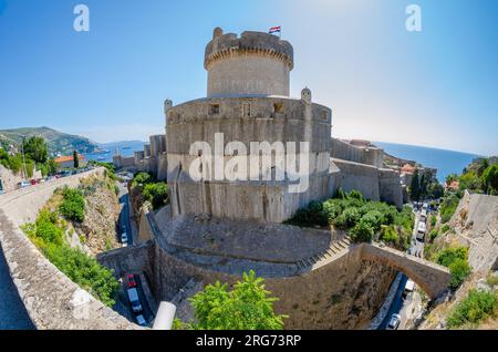 Dubrovnik, Croatie - 22 septembre 2015 - vue grand angle de la forteresse du 14 ème siècle Tvrđava Minčeta situé au point culminant de Dubrovnik Banque D'Images