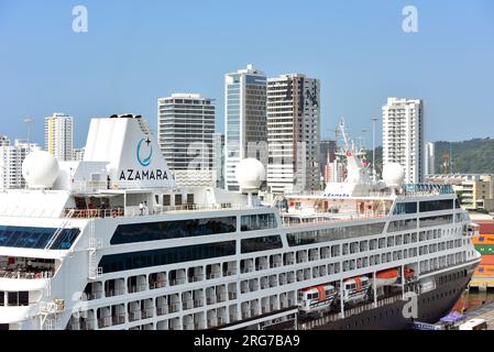 Bateau de croisière au port à Aruba. Banque D'Images