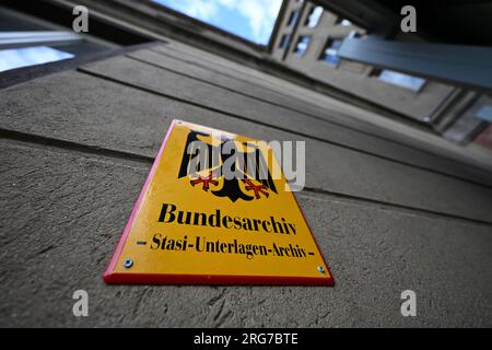 Berlin, Allemagne. 07 août 2023. L'entrée des archives documentaires de la Stasi dans l'ancien siège de la Stasi. Crédit : Soeren Stache/dpa/Alamy Live News Banque D'Images