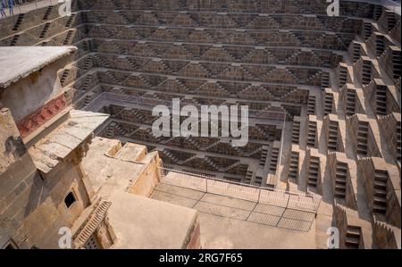 CHAND BAORI, INDE - JANVIER 2017 : Chand Baori Stepwell dans le village d'Abhaneri le 2017 janvier à Chand Baori, Inde Banque D'Images