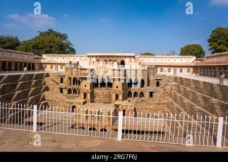 CHAND BAORI, INDE - JANVIER 2017 : Chand Baori Stepwell dans le village d'Abhaneri le 2017 janvier à Chand Baori, Inde Banque D'Images