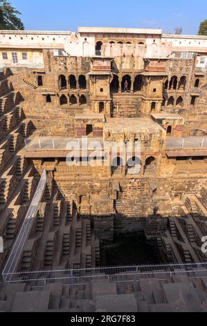 CHAND BAORI, INDE - JANVIER 2017 : Chand Baori Stepwell dans le village d'Abhaneri le 2017 janvier à Chand Baori, Inde Banque D'Images