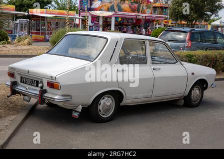 Bordeaux , France - 08 01 2023 : Renault 12 tl vintage arrière vieux 70's rétro voiture ancienne oldtimer seventies r12 Banque D'Images