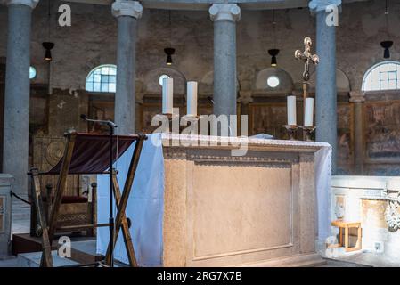 Extérieur et intérieur de l'église Saint-Étienne ronde à Rome, Italie Banque D'Images