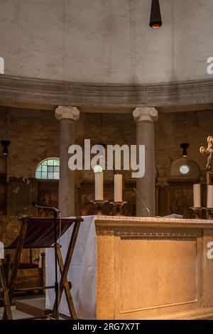 Extérieur et intérieur de l'église Saint-Étienne ronde à Rome, Italie Banque D'Images