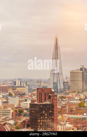 Londres, Royaume-Uni - 7 août 2023 - vue aérienne de Londres au coucher du soleil Banque D'Images