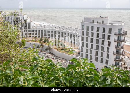 Le développement du littoral sur la plage Folkestone est presque terminé. Banque D'Images