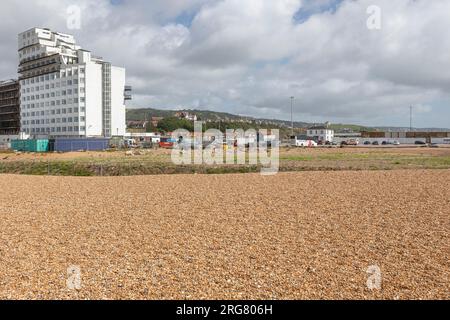 La prochaine zone à développer sur Folkestone Beach en face de l'Hôtel Grand Burstin Banque D'Images