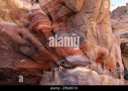 Patrons de grès autour de la ville de Petra, site du patrimoine mondial de l'UNESCO, Wadi Musa, Jordanie, Moyen-Orient Banque D'Images