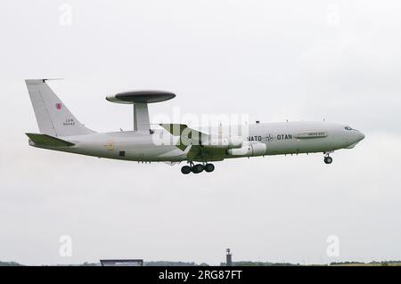 Boeing E-3a Sentry AWACS avion en service avec l'OTAN / OTAN. Débarquement à RAF Waddington, Royaume-Uni. (AEW&C) avion à réaction basé sur 707 avions de ligne Banque D'Images