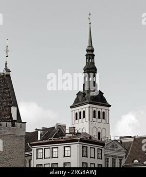 Architecture de Tallinn. Maisons anciennes de la rue médiévale d'Europe, image tonifiante Banque D'Images