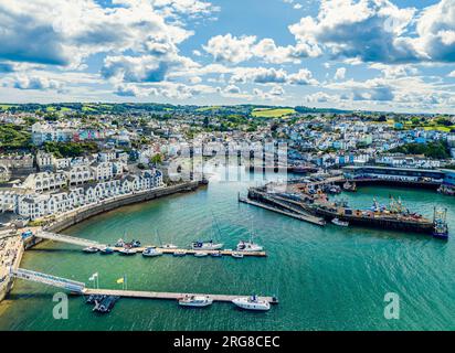 Vue de dessus sur les bateaux et yachts à Brixham Marina depuis un drone, Brixham, Torbay, Devon, Angleterre, Europe Banque D'Images