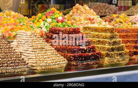 Istanbul, Turquie, Türkiye. Istiklal Street, Baklava, Sweets et Candy à vendre. Banque D'Images