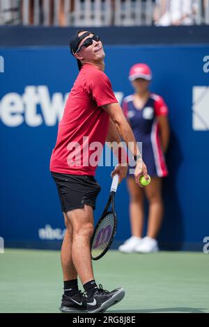 Toronto, Canada, le 05 août 2023 : Justin Boulais, du Canada, sert pendant la journée de la ronde de qualification 1 contre Corentin Moutet, de France, au Sobeys Stadium à Toronto, Canada. Moutet a remporté le match, 6-0, 6-3. Banque D'Images