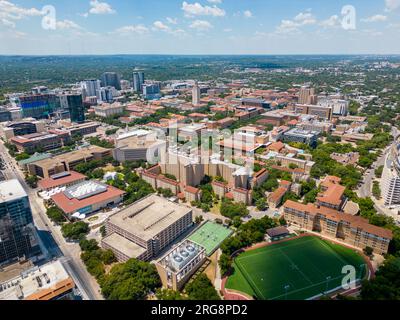 Austin, TX, USA - 24 juillet 2023 : photo de drone aérien Université d'Austin Texas Banque D'Images