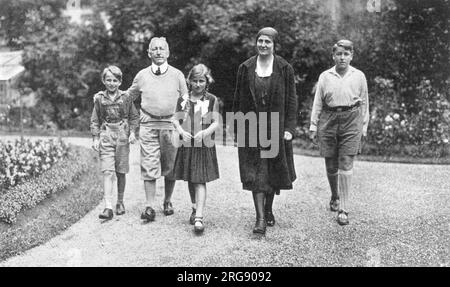 Siegfried Wagner (1869 - 1930) musicien allemand, fils de Richard W., avec sa famille à Bayreuth. Banque D'Images