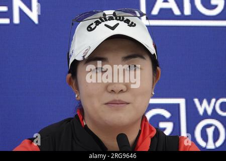 Walton on the Hill, Surrey, Royaume-Uni. 8 août 2023. Walton Heath Golf Club pendant le Pro-Am pour l'AIG WomenÕs Open organisé par le Royal & Ancient Golf Club (R&A) de St. Andrews Picture shows : golfeuse étoile montante américaine de l'Université de Stanford, CA - Rose Zhang s'adresse aux médias avant le départ jeudi. Rose a remporté son premier départ sur le LPGA Tour après être devenue professionnelle en juin. Crédit : Motofoto/Alamy Live News Banque D'Images