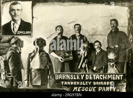 Incendie de mine à la mine de charbon Hamstead, Great Barr, Birmingham le 4 mars 1908. Le détachement de Barnsley Tankersley Brigade Rescue Party, avec un appareil respiratoire et un canari en cage pour agir comme un avertissement de gaz toxique. Banque D'Images