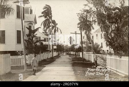 Belize, Honduras britannique - vue sur North Front Street à la jonction avec Cockburn's Lane. Banque D'Images