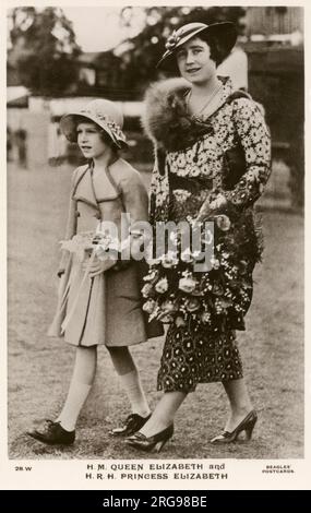 La reine Elizabeth (plus tard Elizabeth, la reine mère) et leur fille, la princesse Elizabeth (plus tard la reine Elizabeth II). Banque D'Images