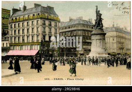 Scène sur la place de Clichy, 17e arrondissement, Paris, France, avec le bâtiment Belle Jardinière sur la gauche, et le monument Maréchal de Moncey sur la droite. Banque D'Images