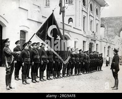 Istanbul Modern Fire Department, Turquie - les pompiers ont fait la queue pour inspection. Banque D'Images