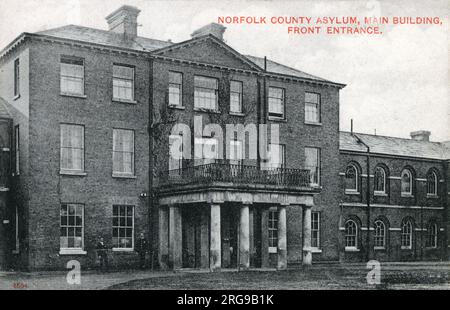 Norfolk County Asylum, bâtiment principal - entrée principale. Le Norfolk County Lunatic Asylum a été créé en 1814 à Thorpe près de Norwich. Le site a ensuite été utilisé comme hôpital militaire pendant la première Guerre mondiale. Il est par la suite connu sous le nom de Norfolk Mental Hospital puis St Andrew's Hospital. Banque D'Images