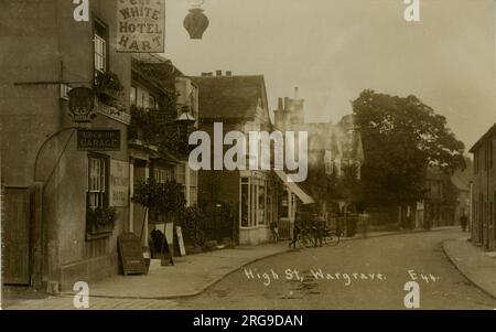 High Street - montrant le White Hart Hotel, Wargrave, Berkshire, Angleterre. Banque D'Images