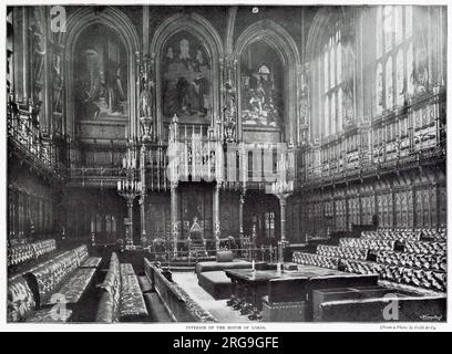 Photographie montrant l'intérieur de la Chambre des lords, 100 pieds de long sur 45 pieds de large et la même hauteur. Banque D'Images