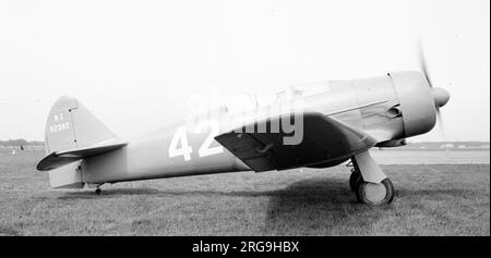 North American SNJ-2 Texan NX62382, course no '42'. Bureau de l'aéronautique n° 2039 (MSN 65-2028) au registre civil américain AS N62382. Comme N62382 détruit dans un accident à long Island, New York, le 30 mai 2018. Banque D'Images