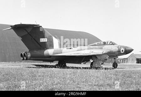 Gloster Javelin F(AW).9R XH892 stationné sur l'herbe à un endroit inconnu. Rélivrée en 1960 après la conversion de F(AW).7, XH892 est maintenant conservée au Norfolk and Suffolk Air Museum, Flixton, Suffolk Banque D'Images