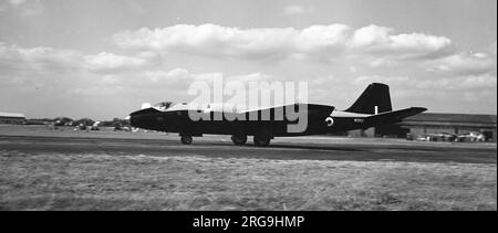 English Electric Canberra B.2 WD952. Banc d'essai Olympus de Bristol au salon SBAC de Farnborough 1952. Cloué directement de la chaîne de production à Bristol Airplane Company pour le développement des moteurs Olympus à installer dans la production des bombardiers Avro Vulcan. Banque D'Images