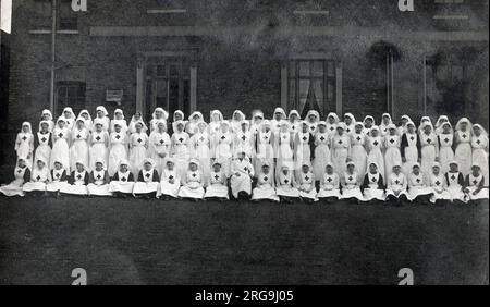 Un grand groupe d'infirmières peut-être stagiaires - WW1 ère. Banque D'Images