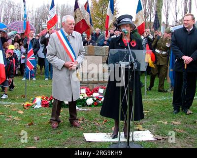 L'histoire de la Trêve de Noël la plus documentée de 1914 a eu lieu entre les 2nd Royal Welch Fusiliers et le 133rd Saxon Infantry Regiment plus le 6th Prusse Jager Battalion à Frelinghien, à la frontière franco-belge. Le mémorial a été dévoilé le 11 novembre 2008 par la fille du Soldat Frank Richards DCM, MM de la RWF de 2nd. Banque D'Images