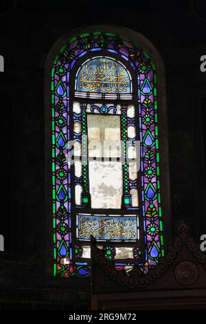 Istanbul, Turquie, Türkiye. Fenêtre en verre coloré de Hagia Sophia. Banque D'Images