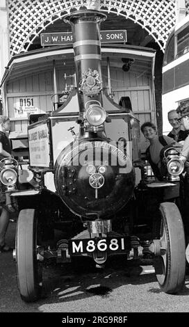 Au Brighton Steam Rally 1965, sur la promenade. Fabricant: Edwin Foden, Sons and Co of Elworth Works, Sandbach, Type: Wagon Numéro: 6350 Construit: 1916 enregistrement: M 8681 cylindres: Composé PSN: 4 Nom: Le Rambler Dorset Banque D'Images