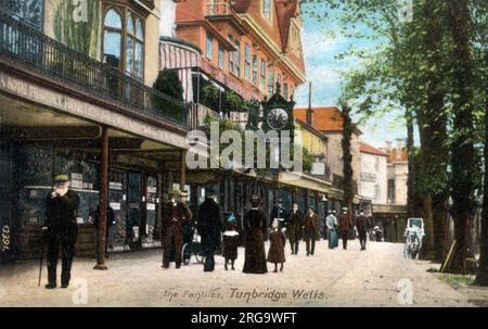 Le Pantiles est une colonnade géorgienne de la ville de Royal Tunbridge Wells, Kent, Angleterre. Autrefois connue sous le nom de promenades et de la parade (royale), elle mène du puits qui a donné son nom à la ville. Banque D'Images