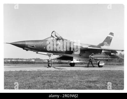 Virginia Air National Guard - République F-105D Thunderchief 61-0159 (msn D354) de l'escadron tactique d'appui 149th vu avec un lance-roquettes d'entraînement Zuni de 4 tours sur le pylône de la porte de la bombe. En février 1970, '0159' a été actif au sein de l'escadron tactique de combat 354th et a été nommé 'Honey Pot II', réalisant 600 missions en Asie du Sud-est, créditées d'un seul assassinat MIG. Maintenant exposé à Davis Monthan AFB, Arizona, peint comme 62-4284. Banque D'Images