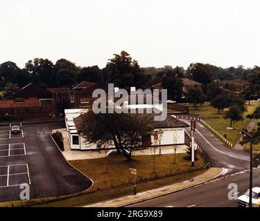 Photographie d'Artichaut pH, Brentwood, Essex. Le côté principal de l'imprimé (illustré ici) représente : vue aérienne en couleur du pub. Le verso de l'imprimé (disponible sur demande) détails: Rien pour l'Artichoke, Brentwood, Essex CM15 8DZ. En juillet 2018 . Maintenant Toby Carvery Banque D'Images