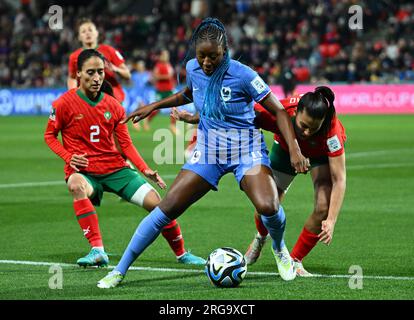 Adélaïde, Australie. 8 août 2023. La française Kadidiatou Diani (C) concourt au match de la ronde de 16 entre la France et le Maroc à la coupe du monde féminine de la FIFA 2023 à Adélaïde, Australie, le 8 août 2023. Crédit : Li Yibo/Xinhua/Alamy Live News Banque D'Images