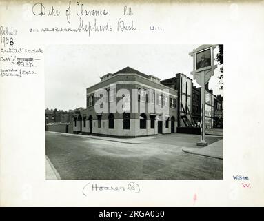 Duc de Clarence pH, Notting Hill (New), Londres. Le côté principal de l'imprimé (illustré ici) représente : coin sur la vue du pub. Le verso de l'imprimé (disponible sur demande) détails: ID photographe pour le duc de Clarence, Notting Hill (New), Londres W11 4XB. En juillet 2018 . Reconstruit 1938. Fermé en 2001, démoli en 2003 et remplacé par « Duke of Clarence court » en 2005 Banque D'Images