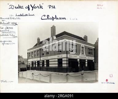 Photographie de Duke of York pH, Clapham (New), Londres. Le côté principal de l'imprimé (illustré ici) représente : coin sur la vue du pub. Le verso de l'imprimé (disponible sur demande) détails: Trading Record 1932 . 1961 pour le duc de York, Clapham (New), Londres SW4 6SH. En juillet 2018 . Fermé le 2013 mars. Demande de planification soumise en mars 2016 pour démolir et remplacer par 14 appartements et une unité commerciale rez-de-chaussée-sous-sol. Toujours fermé sans développement en mai 2017 Banque D'Images