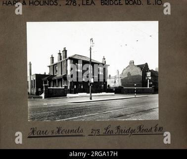 Photographie de Hare & Hounds pH, Lea Bridge, Londres. Le côté principal de l'impression (illustré ici) représente : face gauche sur la vue du pub. Le verso de l'imprimé (disponible sur demande) détails: Rien pour le Hare & Hounds, Lea Bridge, Londres E10 7LD. En juillet 2018 . Auberges d'entreprise Banque D'Images